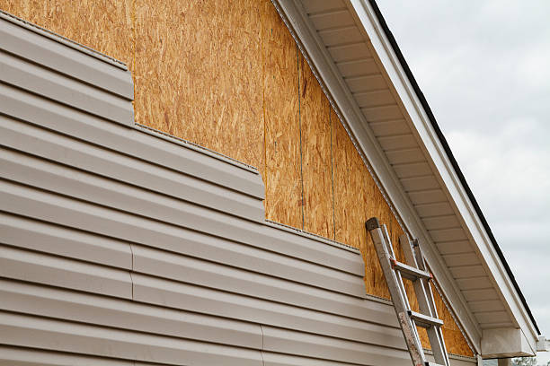 24/7 Emergency Storm Damage Siding Repair experts in Northbrook, IL